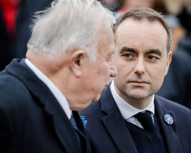 Le premier ministre, Sébastien Lecornu, et le président (Les Républicains) du Sénat, Gérard Larcher, à Paris, le 11 novembre 2025.