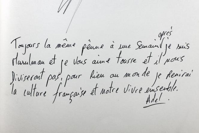 Extraits des registres de condoléances ouverts par la mairie du 11ᵉ au lendemain des attentats du 13 novembre 2015. Archives de Paris, octobre 2025.
