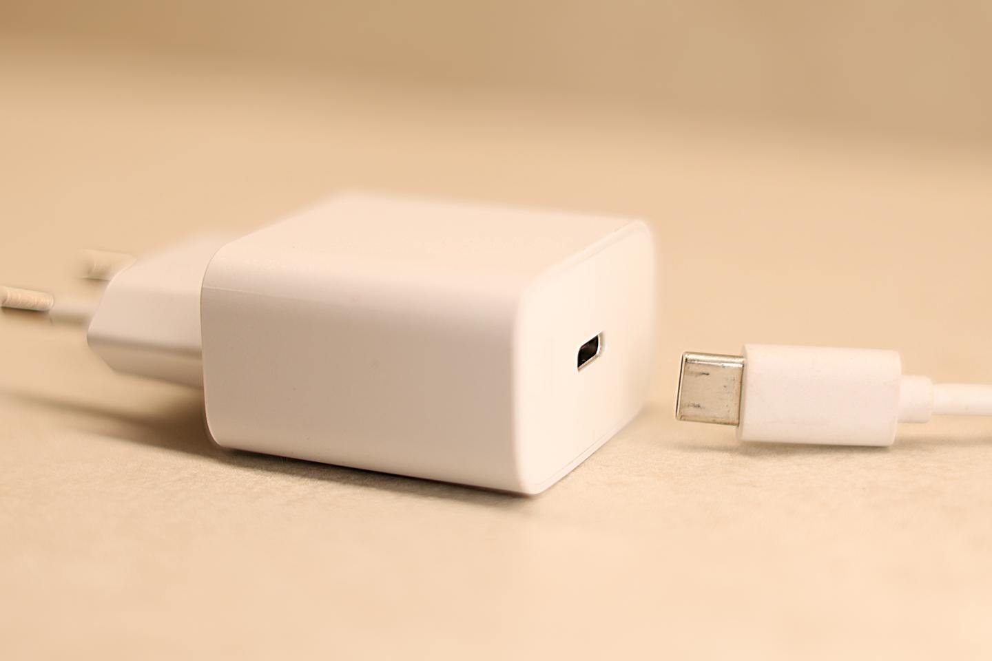 Après les smartphones, les chargeurs européens tenus d’intégrer une prise USB-C