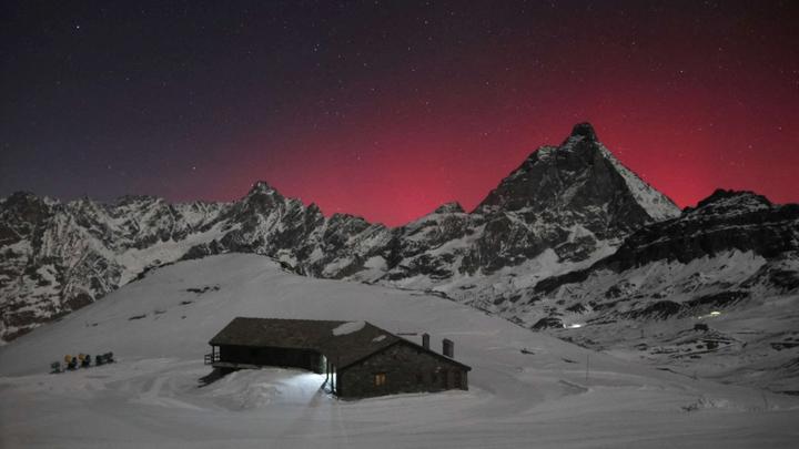 Northern Lights in Valtournenche, Aosta Valley, Italy, on the evening of November 12, 2025.