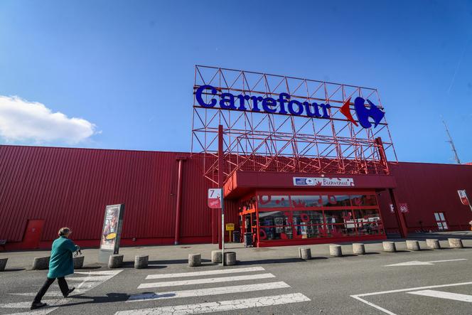 In front of the Carrefour hypermarket in Montbéliard (Doubs), October 15, 2025.