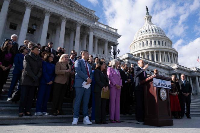 Democratic minority leader in the House, Hakeem Jeffries, in front of the Capitol, in Washington, November 12, 2025.