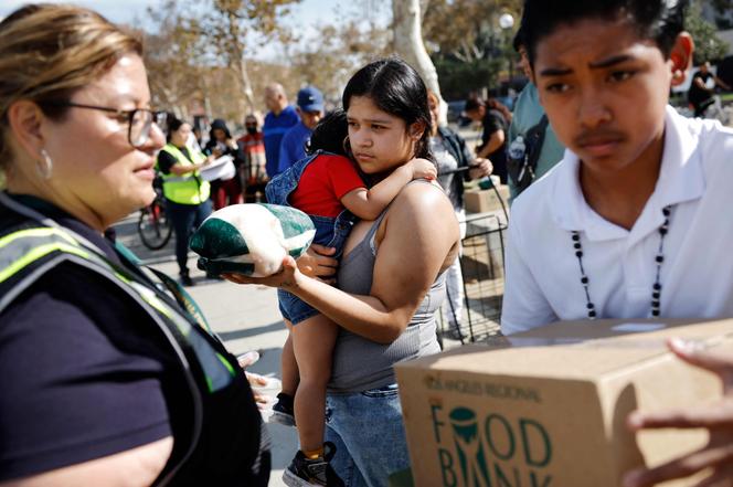 Food distribution organized by the Los Angeles Regional Food Bank and the Los Angeles County Supervisor's Office. responding to delays in food aid programs due to closures, 11 November 2025.