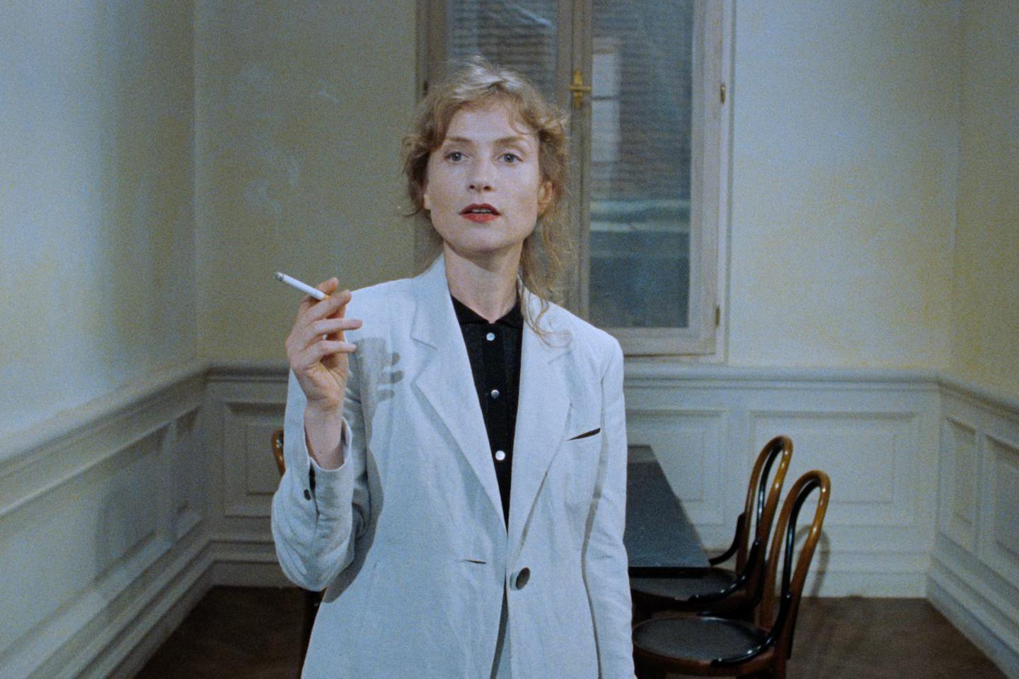 Le retour en salle de « Malina », une plongée dans la psyché d’une femme de lettres en surchauffe