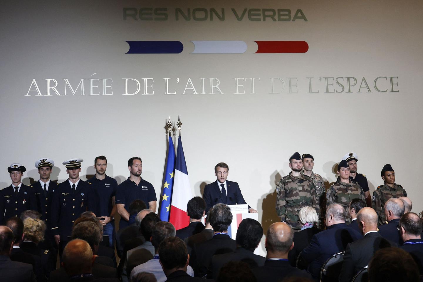 A Toulouse, Emmanuel Macron alerte sur la « brutalisation » de la guerre dans l’espace et dévoile une nouvelle stratégie