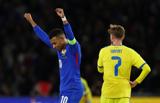 كيليان مبابي يحتفل بتسجيل الهدف الثالث لفرنسا ضد أوكرانيا في بارك دي برانس، باريس، فرنسا، 13 نوفمبر 2025