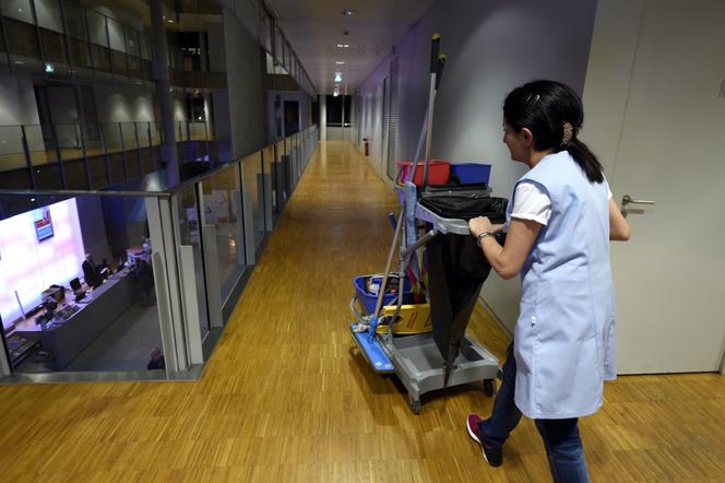 Une femme de ménage, à Strasbourg, en novembre 2016.