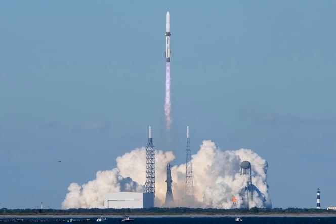 Blue Origin's New Glenn rocket lifts off from Cape Canaveral Space Station (Florida) on November 13, 2025.