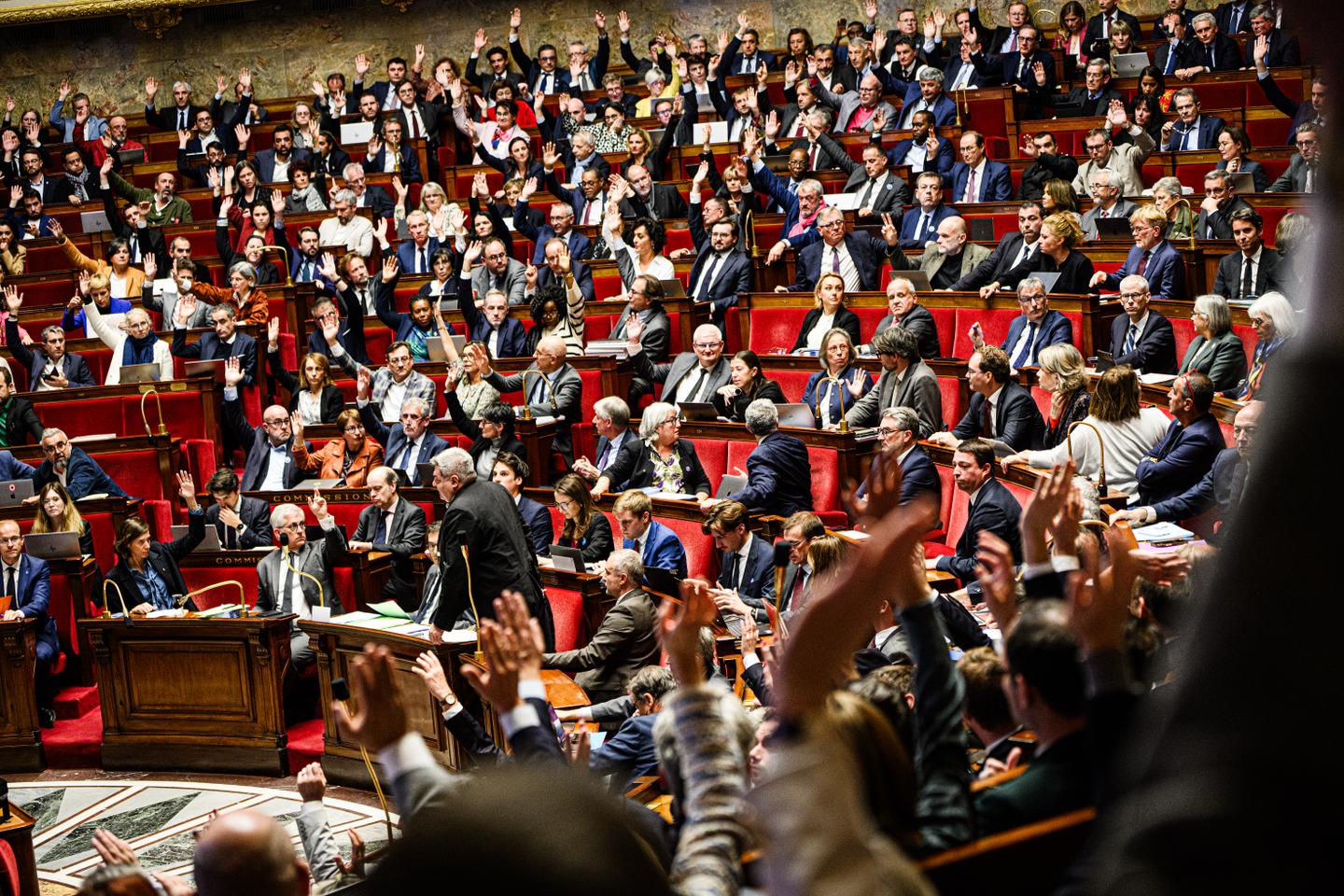 Le gouvernement réduit à laisser filer le déficit de la « Sécu » Le gouvernement réduit à laisser filer le déficit de la « Sécu »