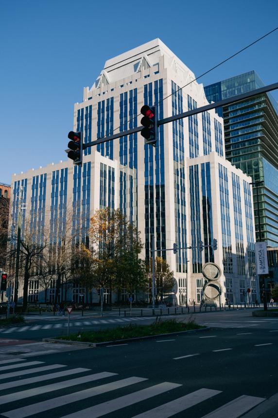 La tour Baudouin, siège d’Euroclear, dans le centre-ville de Bruxelles, le 7 novembre 2025.
