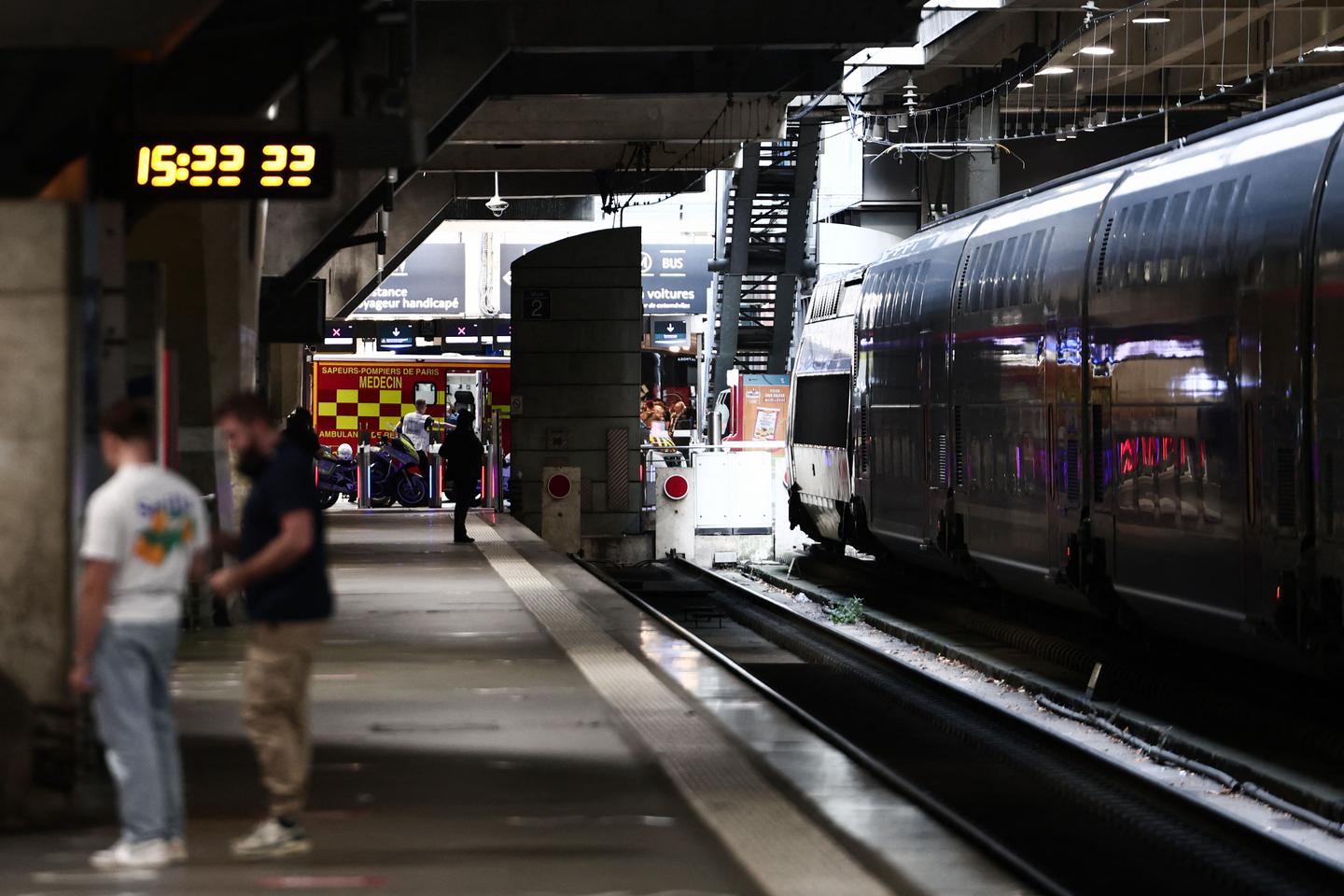 Gare Montparnasse : un policier tire sur un homme armé d’un couteau