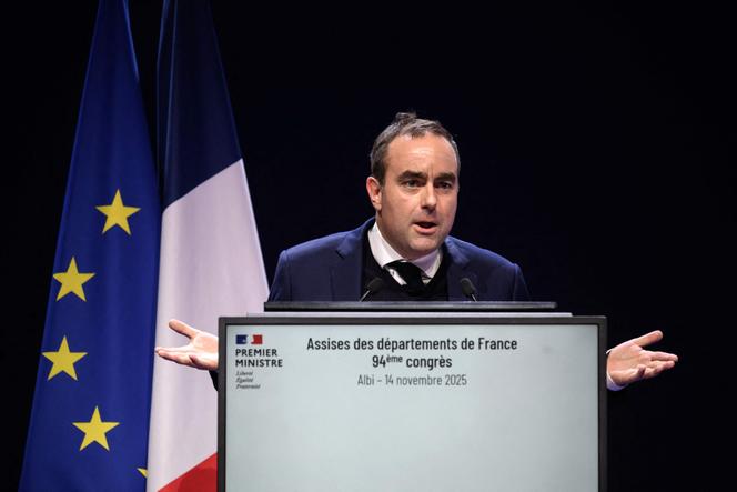 Le premier ministre, Sébastien Lecornu, s’adresse au public lors de la clôture de la 94e édition des Assises nationales des départements de France, à Albi, dans le Tarn, le 14 novembre 2025.