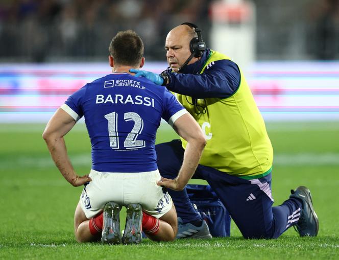 Plusieurs tricolores ont quitté prématurément la rencontre, victimes de l’intensité de la partie, à l’image de Pierre-Louis Barassi. Le centre toulousain est sorti sur protocole commotion dans les premières minutes.