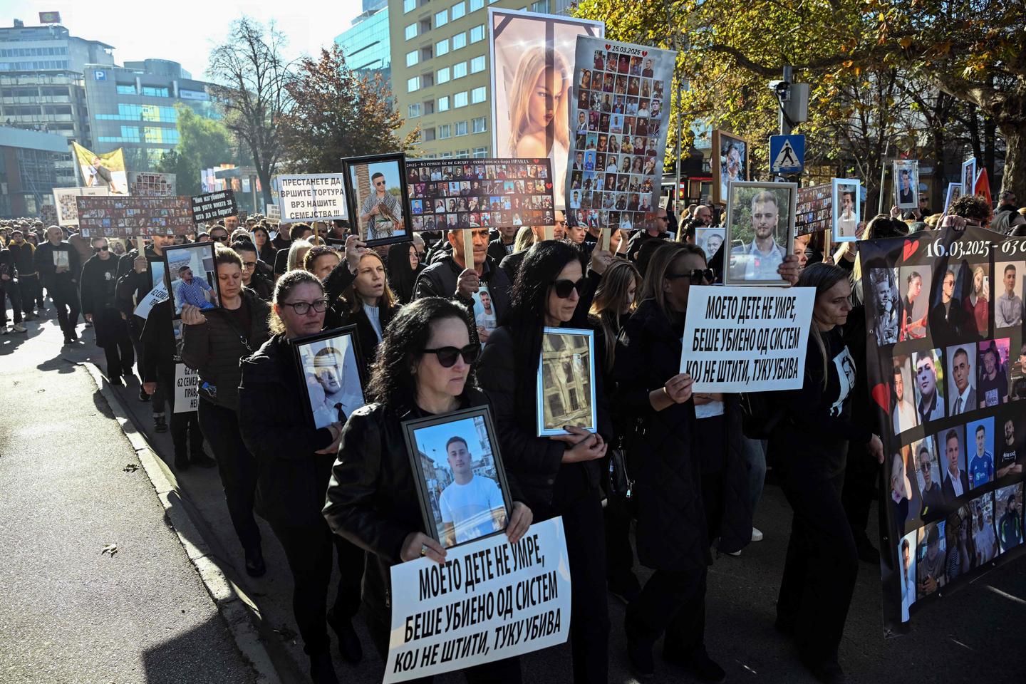 Macédoine du Nord : à Skopje, des milliers de personnes réclament justice pour les victimes de l’incendie d’une discothèque