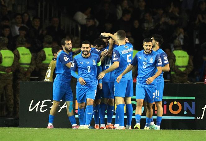 فرحة أذربيجاني بعد تسجيل الهدف الأول عبر رينات داداسوف