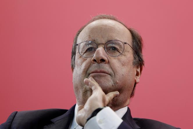 Le député socialiste et apparenté François Hollande à Pontoise, le 16 novembre 2025.