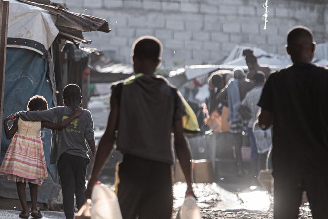 Le camp de Rex Théâtre transformé en refuge pour des personnes déplacées, dans le centre-ville de Port-au-Prince, en Haïti, le 20 octobre 2025.
