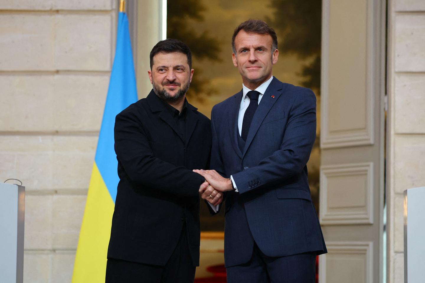 Guerre en Ukraine : Emmanuel Macron détaille l’accord signé avec Volodymyr Zelensky