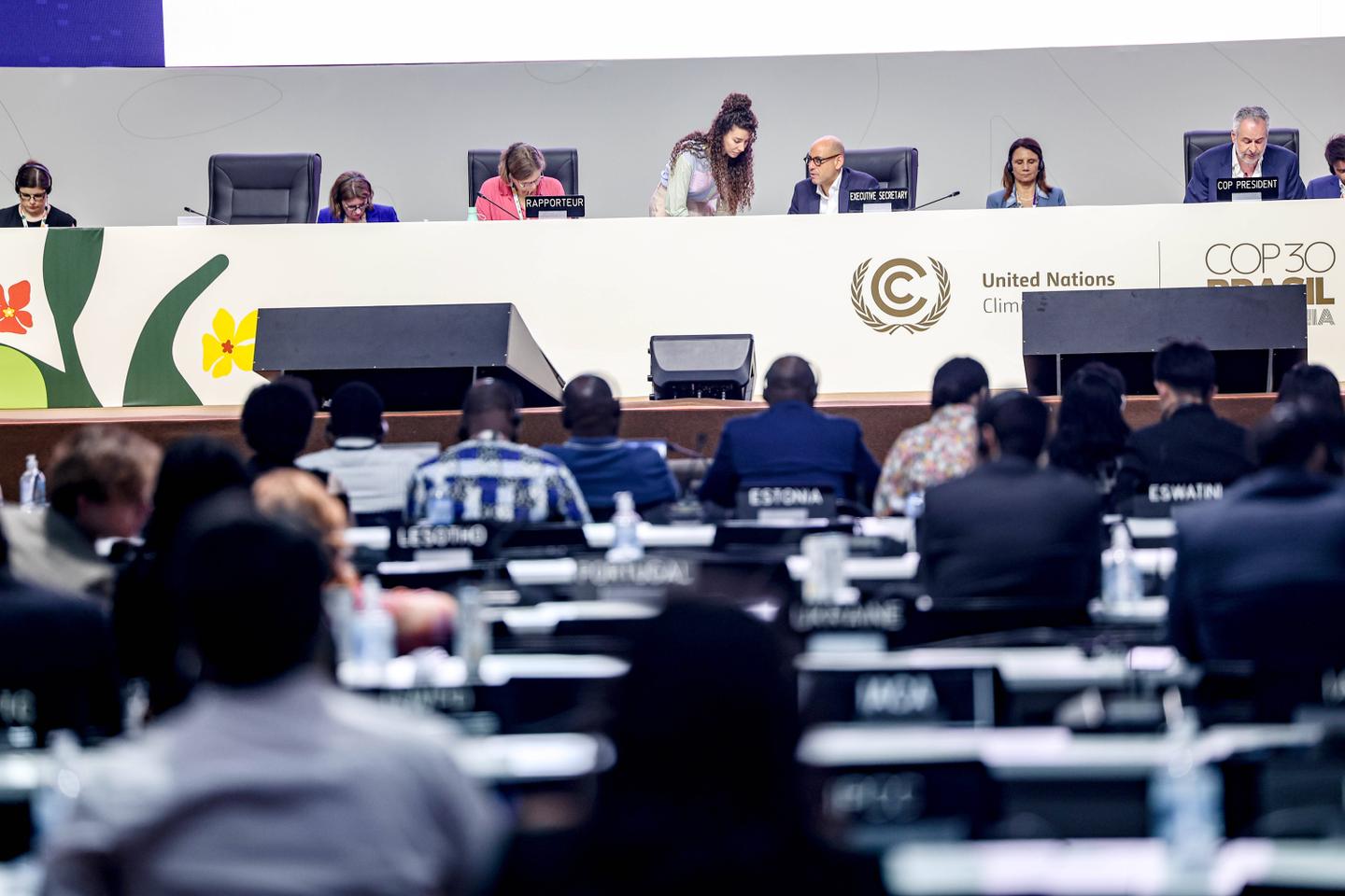 A mi-parcours, la COP30 empoisonnée par la finance