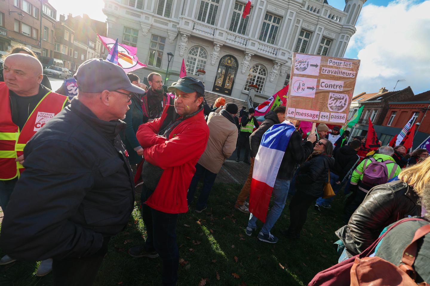 A HÃ©nin-Beaumont, les syndicats dÃ©noncent les attaques de la mairieÂ : Â«Â Les gens ont...