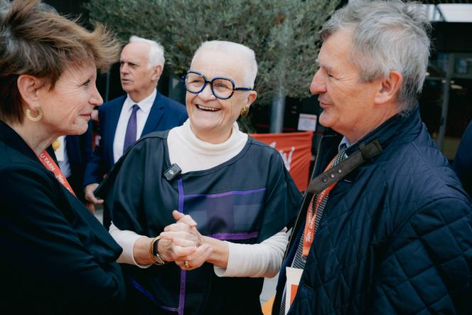 La ministre de l’aménagement du territoire et de la décentralisation, Françoise Gatel (au centre), lors des assises des départements, à Albi, le 14 novembre 2025.