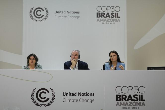 Ana Toni, executive director of the conference (right), and Andre Correa do Lago, president of COP30, during a press conference in Belem (Brazil), on November 17, 2025.