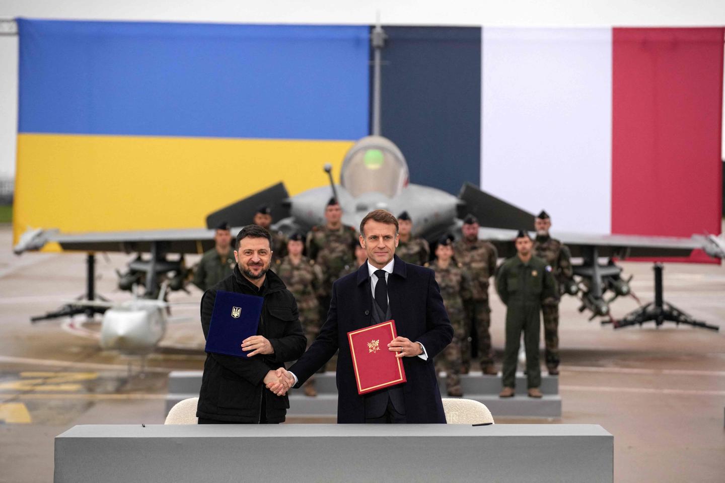 Macron and Zelensky sign agreement for Ukraine to buy up to 100 French fighter jets