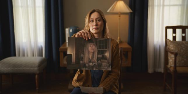 Camille Sullivan (Mia) et Sarah Durn (Riley) dans « Shelby Oaks », de Chris Stuckmann.