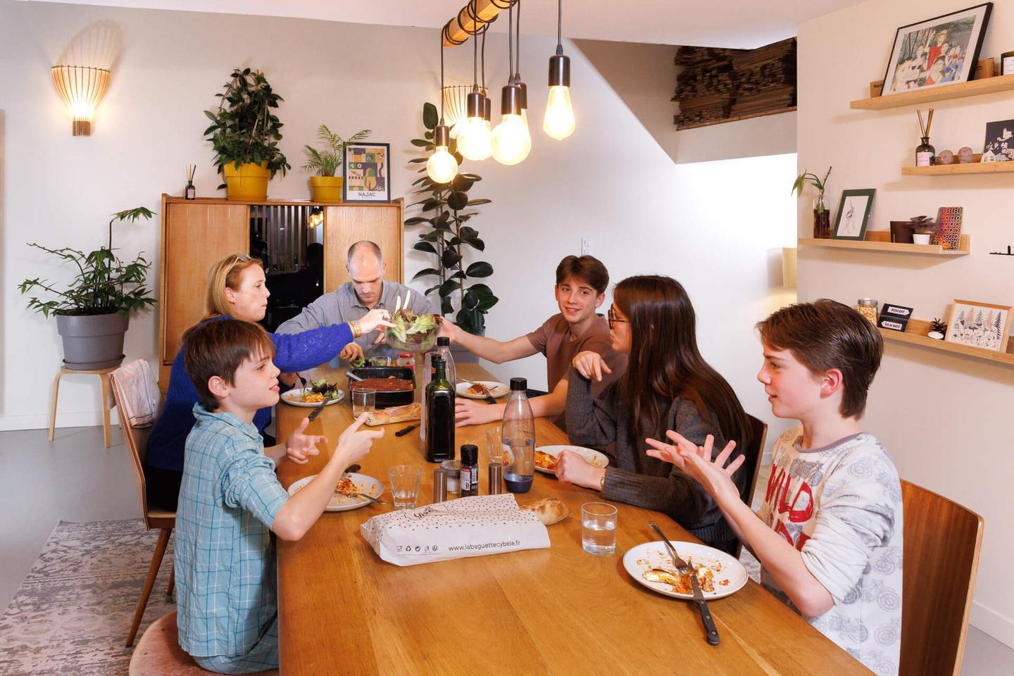 Un dîner chez les Sperduto, à Rouen : « Dans quelle famille on se dit : “Oh, j’adorerais mettre la table” ? »