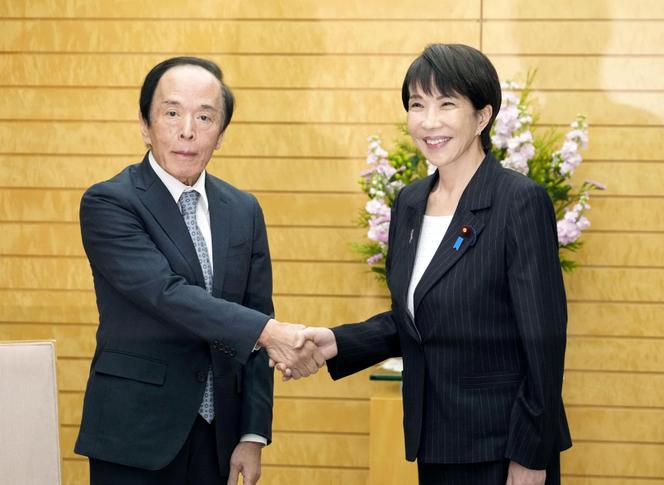Le gouverneur de la Banque du Japon, Kazuo Ueda, et la première ministre, Sanae Takaichi, à Tokyo, le 18 novembre 2025.