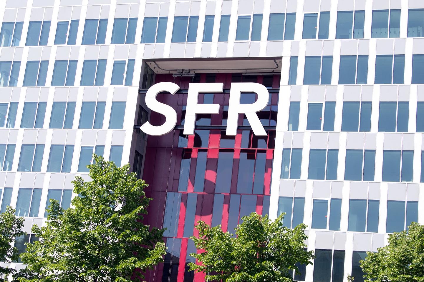 Altice SFR : la justice française accélère dans l’affaire de corruption, une trentaine de perquisitions menées