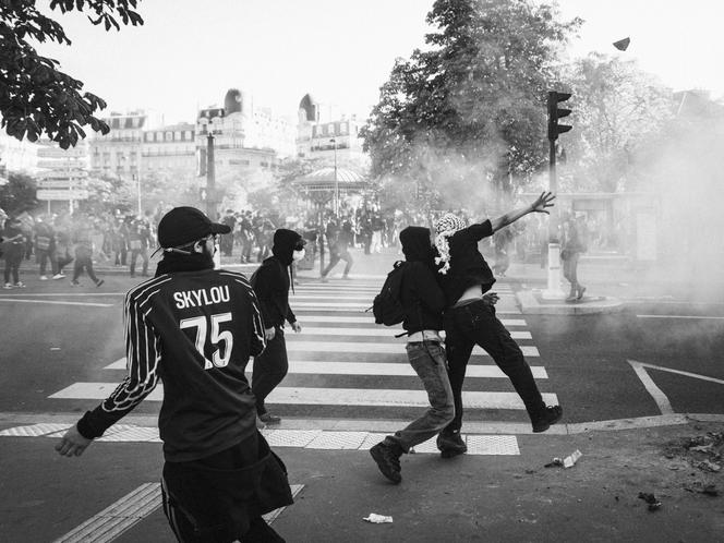 Place de la Nation, à Paris, jeudi 18 septembre 2025. En ce jour de mobilisation nationale contre l’austérité, des affrontements éclatent, lors de la manifestation parisienne, entre le cortège de tête et les forces de l’ordre, déployées en nombre.