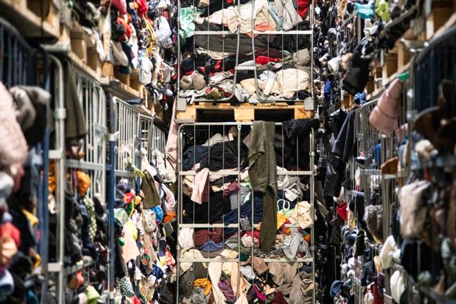 Un centre de tri de vêtements de la Fundació i Treball, à Sabadell, en Catalogne (Espagne).