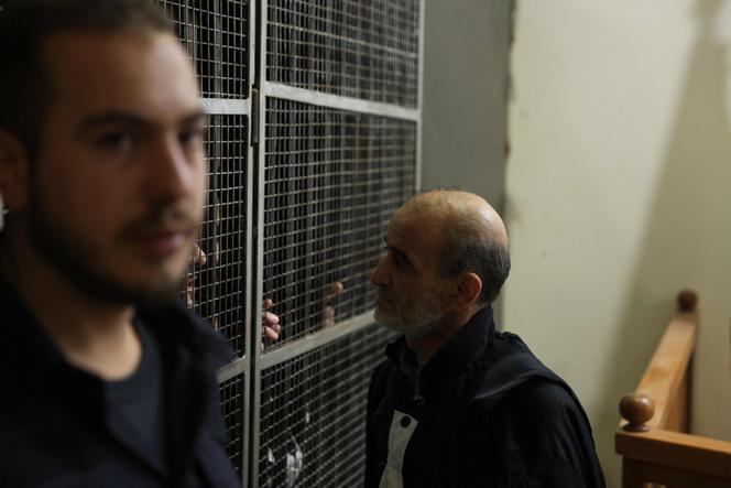 Dans la salle d’audience au palais de justice d’Alep (Syrie), le 18 novembre 2025.