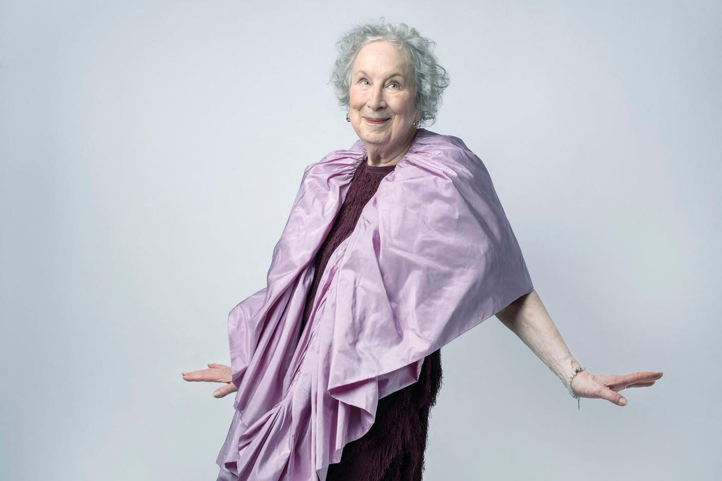 Margaret Atwood : « Les romanciers n’en savent pas plus que les autres sur la nature humaine. Souvent, ils en savent même moins »