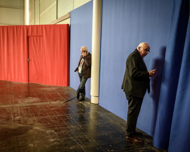 Des maires durant la séance d’ouverture du 107ᵉ congrès des maires, à Paris, le 18&nbsp;novembre&nbsp;2025.