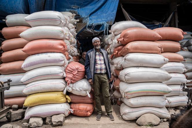 Commerçant dans un marché d’Addis-Abeba, Ethiopie, le 15&nbsp;mai 2025.