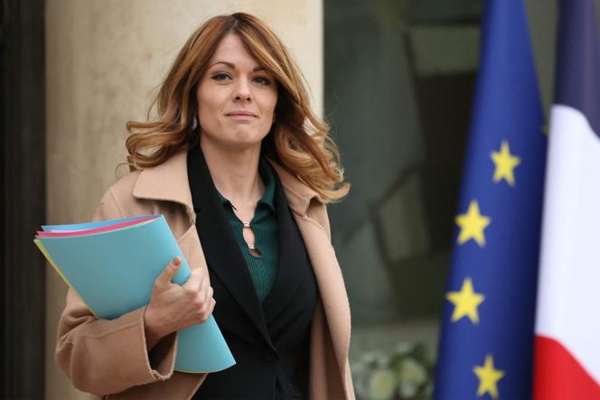 La porte-parole du gouvernement français, Maud Bregeon, à la sortie du conseil des ministres, à l’Elysée, à Paris, le 19 novembre 2025. 