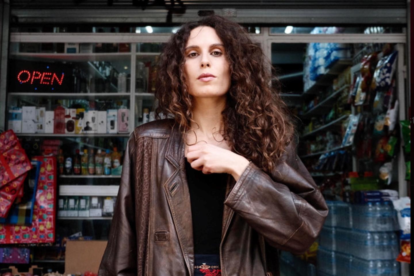 Avec « Prayer & Sin », Dafné Kritharas chante l’harmonie franco-grecque