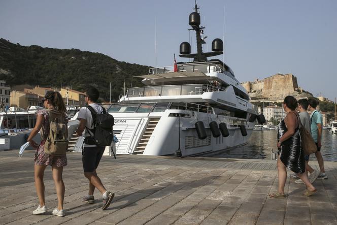 Dans le port de Bonifacio, en Corse, le 11 août 2021.