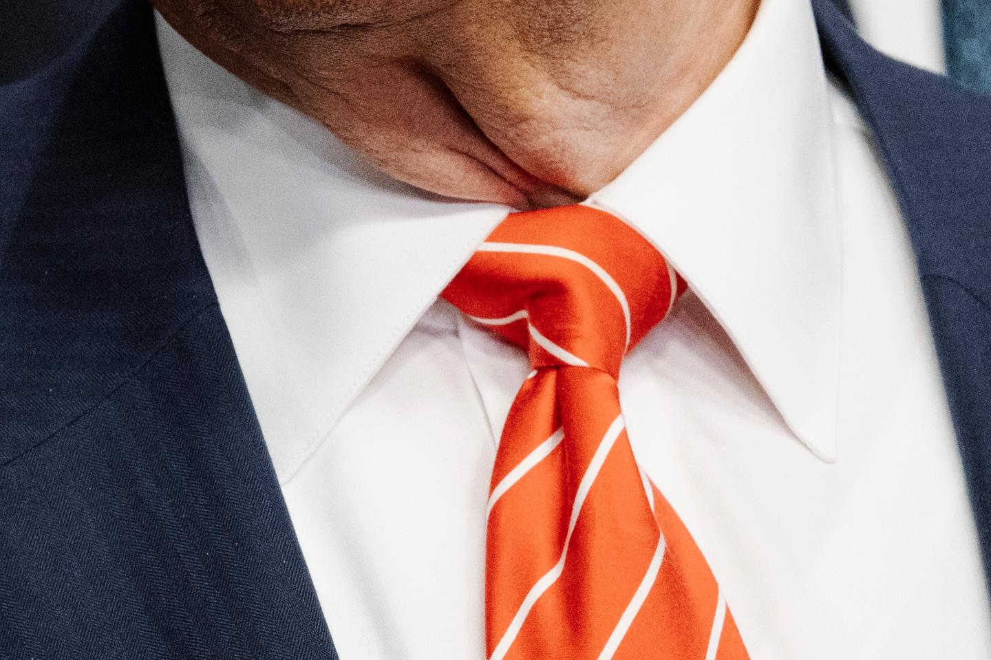 Flagorneries et humiliations, Donald Trump met la diplomatie européenne à l’épreuve