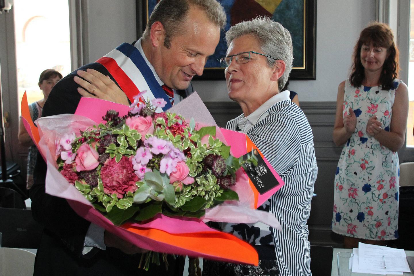 Elections municipales de 2026 : à Mont-de-Marsan, l’ancienne ministre Geneviève Darrieussecq tente de récupérer son siège Elections municipales de 2026 : à Mont-de-Marsan, l’ancienne ministre Geneviève Darrieussecq tente de récupérer son siège