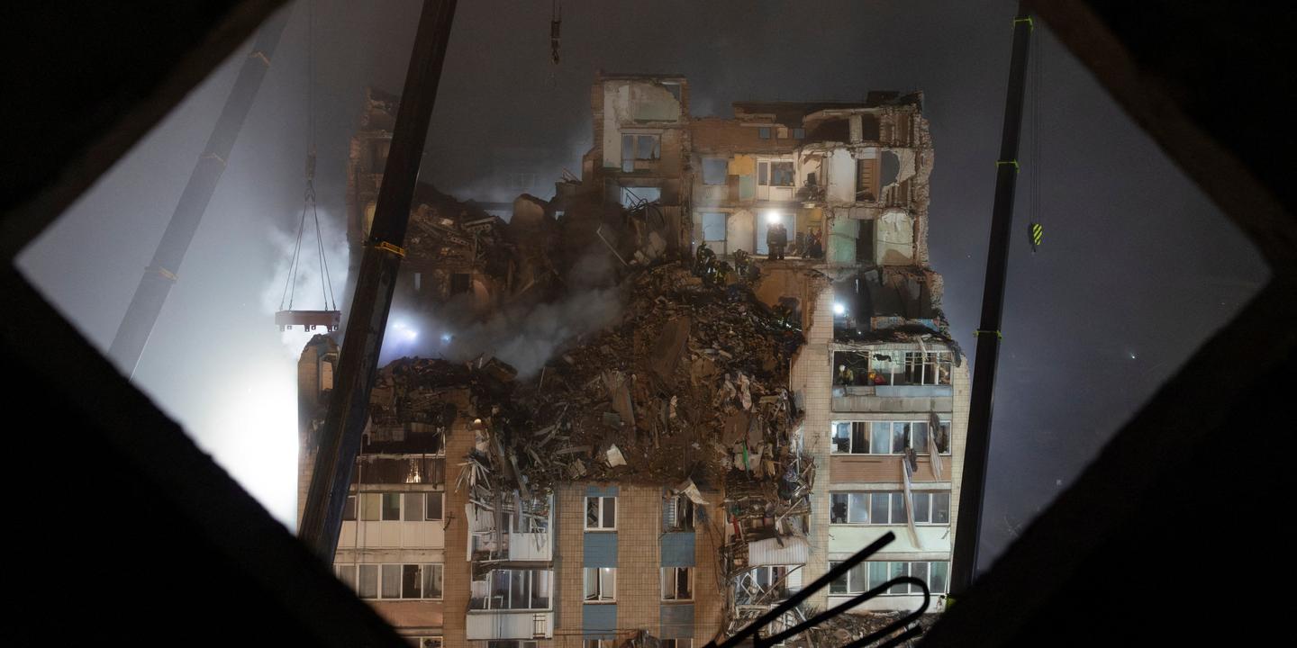 le secrétaire à l’armée américaine en visite à Kiev au lendemain de frappes russes meurtrières dans l’ouest du pays