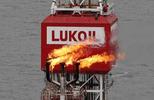 Une plateforme pétrolière Lukoil, en mer Caspienne,  en octobre 2018.