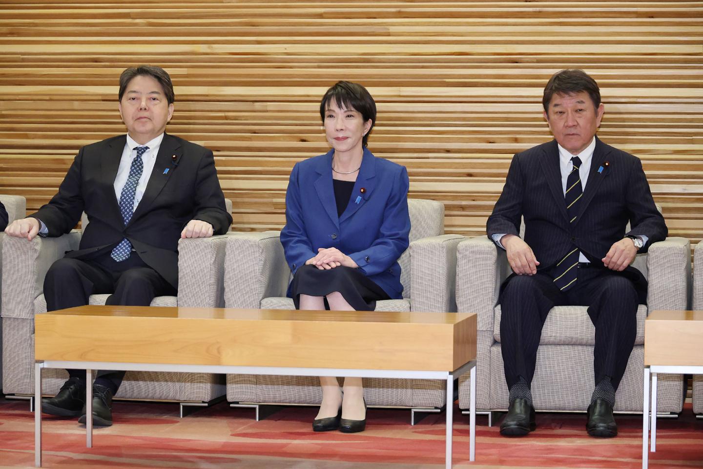 Au Japon, la première ministre, Sanae Takaichi, lance un plan de relance économique massif