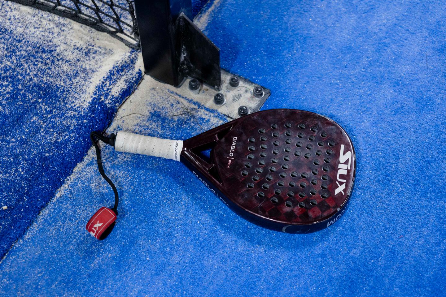Le padel, « sport LinkedIn » par excellence et terrain de jeu pour jeunes cadres Le padel, « sport LinkedIn » par excellence et terrain de jeu pour jeunes cadres