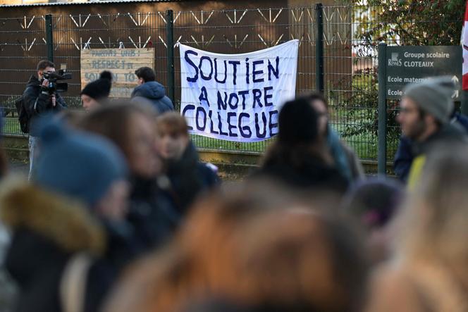 Devant l’école maternelle publique Clôteaux, à Rennes, le 21 novembre 2025.