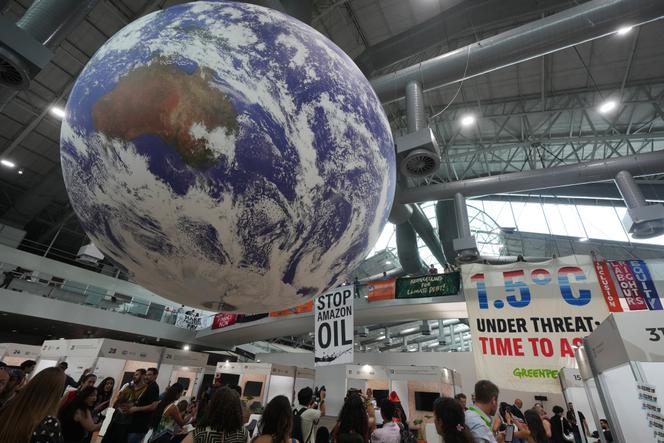 Activists hang banners “Stop oil in the Amazon”, “1.5°C threatened”, during COP30, in Belem, Brazil, November 21, 2025.