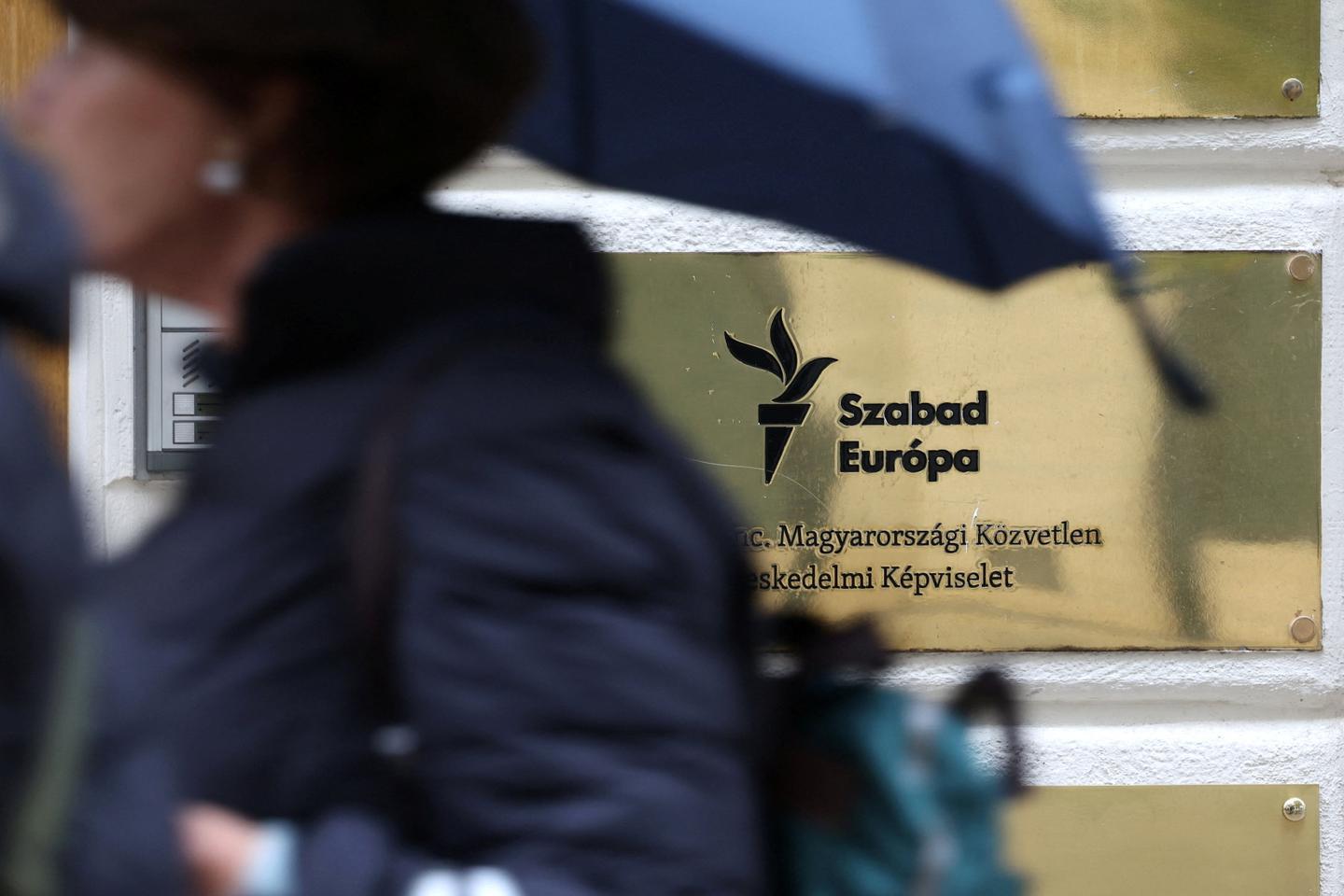 L’administration Trump fait fermer le service hongrois de Radio Free Europe pour complaire à Viktor Orban