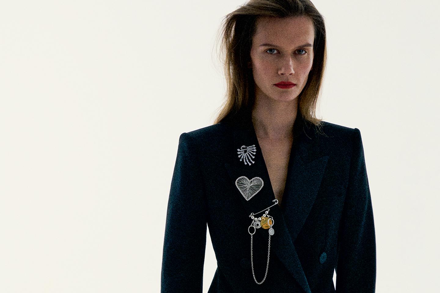 La broche tire son Ã©pingle du jeuÂ : Â«Â Câ€™est le seul bijou capable de trahir la...